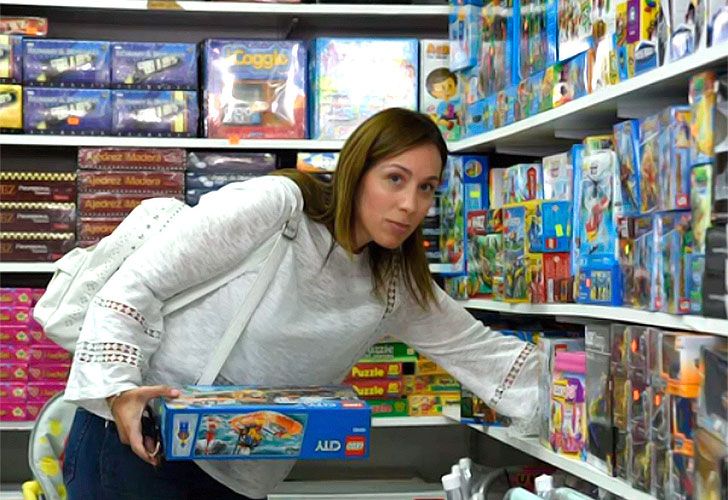 Vidal visitó Pinamar y, de paso, compró regalos de Reyes