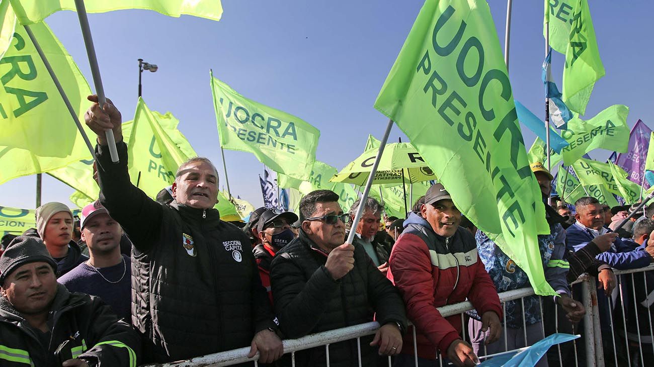 Ante la escalada inflacionaria, la Uocra adelantó su paritaria y cerró un 76%