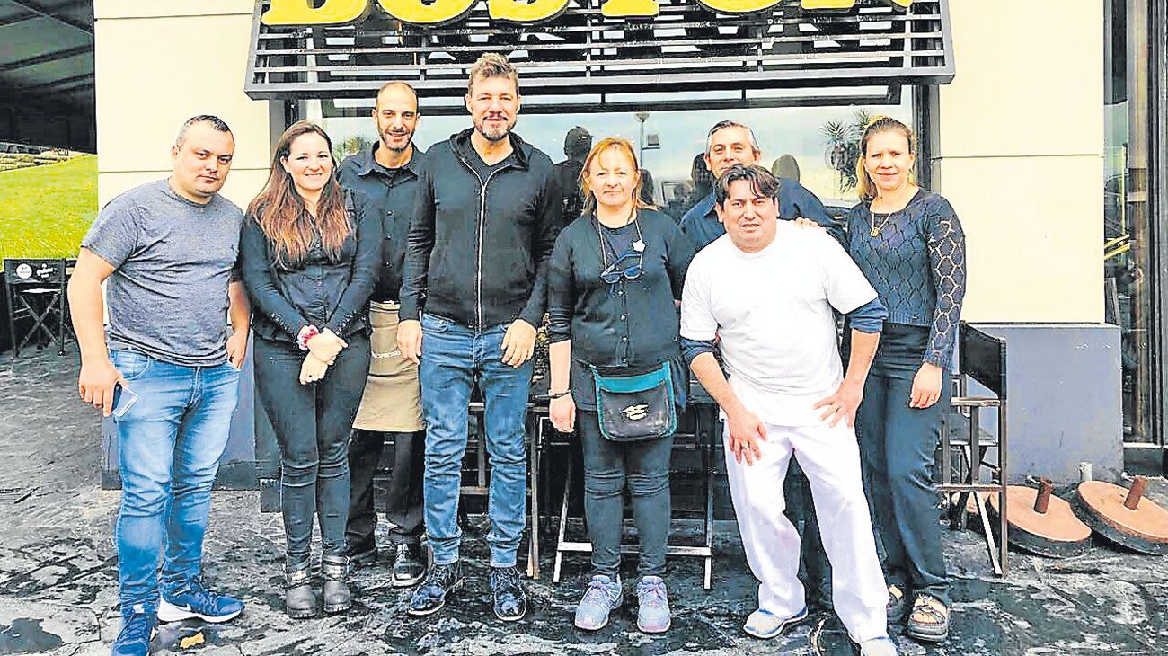 Tinelli se mide y prepara mensajes desde la pantalla