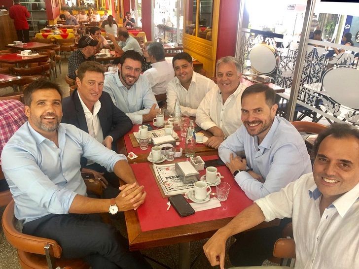 "Nos vemos en el bar"