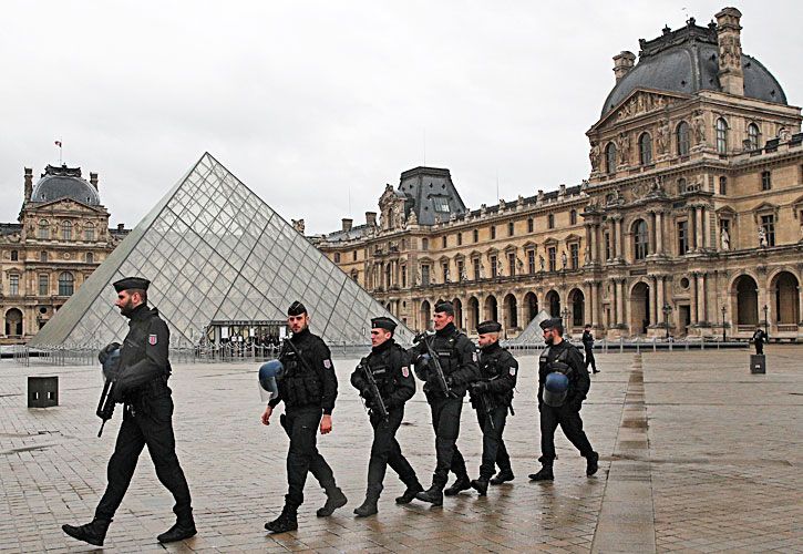 Un ataque fallido en el Louvre revive los miedos de París