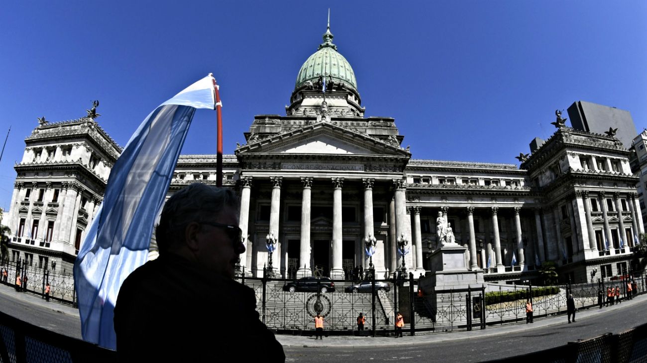 Hay 20 asesores para cada senador y 8 empleados para cada diputado