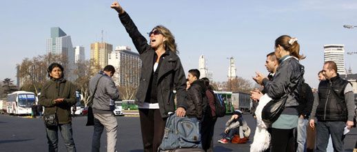 Tras acuerdo salarial con el Gobierno, se levanta el caótico paro de micros