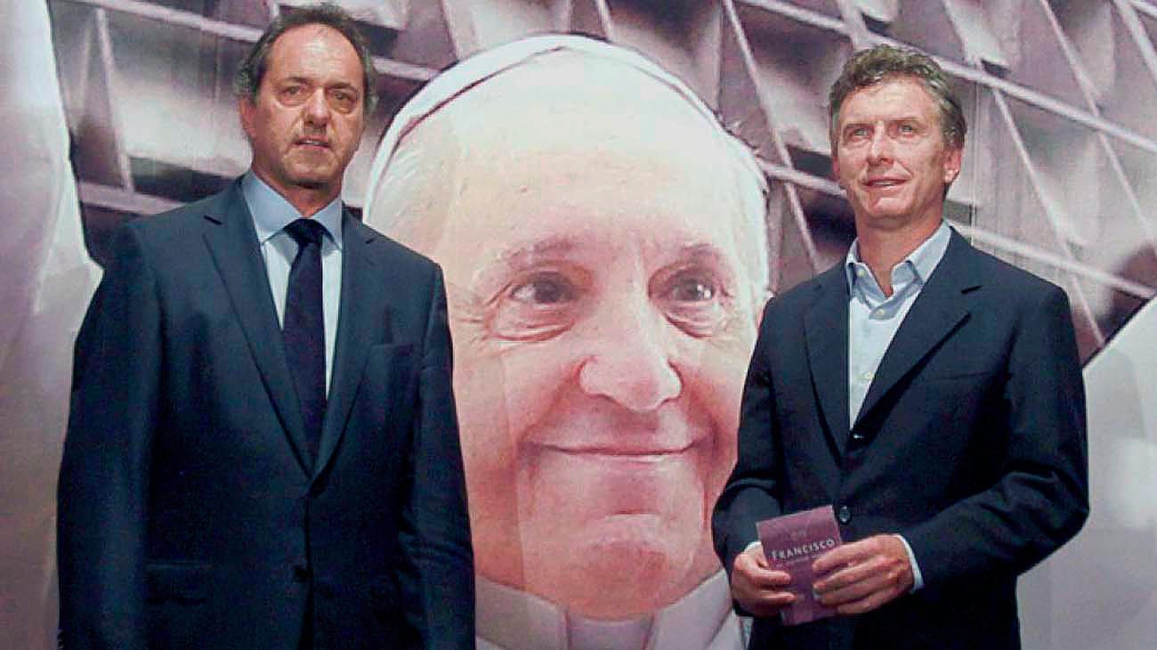 Dos que miran desde afuera