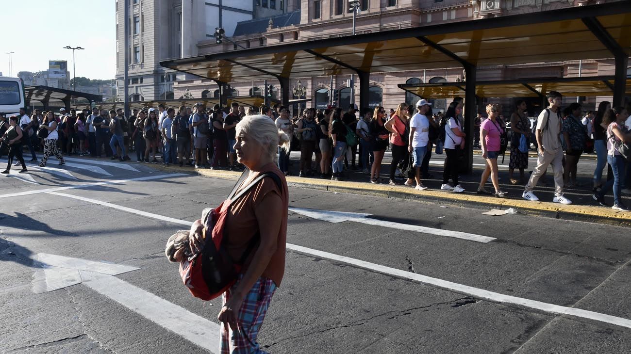 Habrá un paro nacional de colectivos antes del fin de semana largo