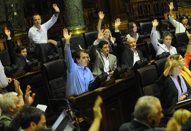 Para financiar el trapaso del subte aumentaron patentes y créditos inmobiliarios