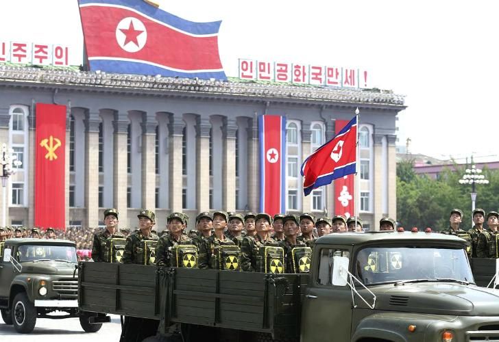Trump y Kim Jong-un sueltan los botones nucleares para darse la mano