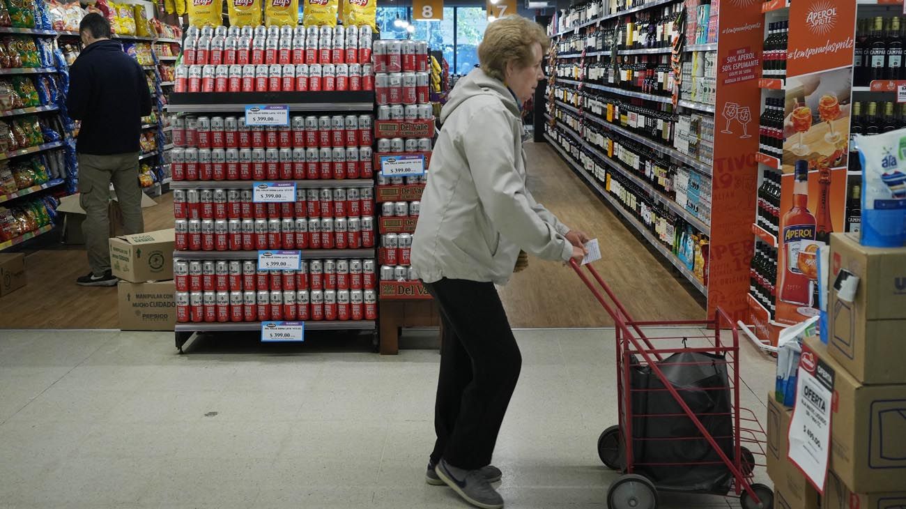 Nueve de cada diez hogares dejaron las primeras marcas y eligen las del supermercado