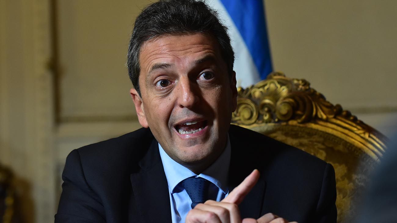 Massa: "El jefe de la oposición da instrucciones por Zoom desde una reposera en Saint Tropez"