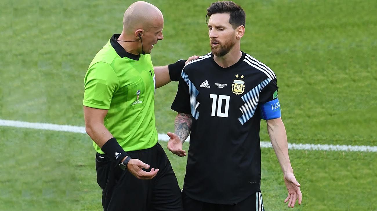 Tras el 'paseo' a los de Lewandowski, habrá árbitro polaco para Argentina y Australia en octavos de final