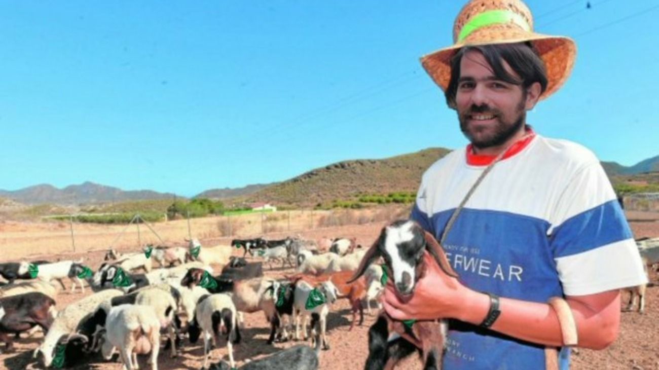 Nicolás del Caño arrasa en las redes con canciones virales y memes
