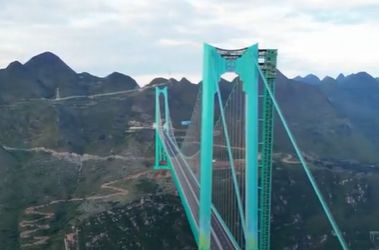 China rompe otro récord mundial con el puente más alto del mundo