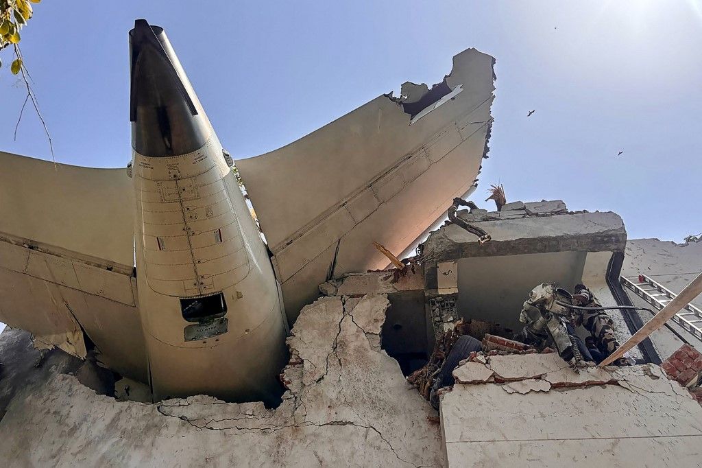 El único sobreviviente del avión siniestrado en la India contó cómo logró escapar: "Vi una abertura"