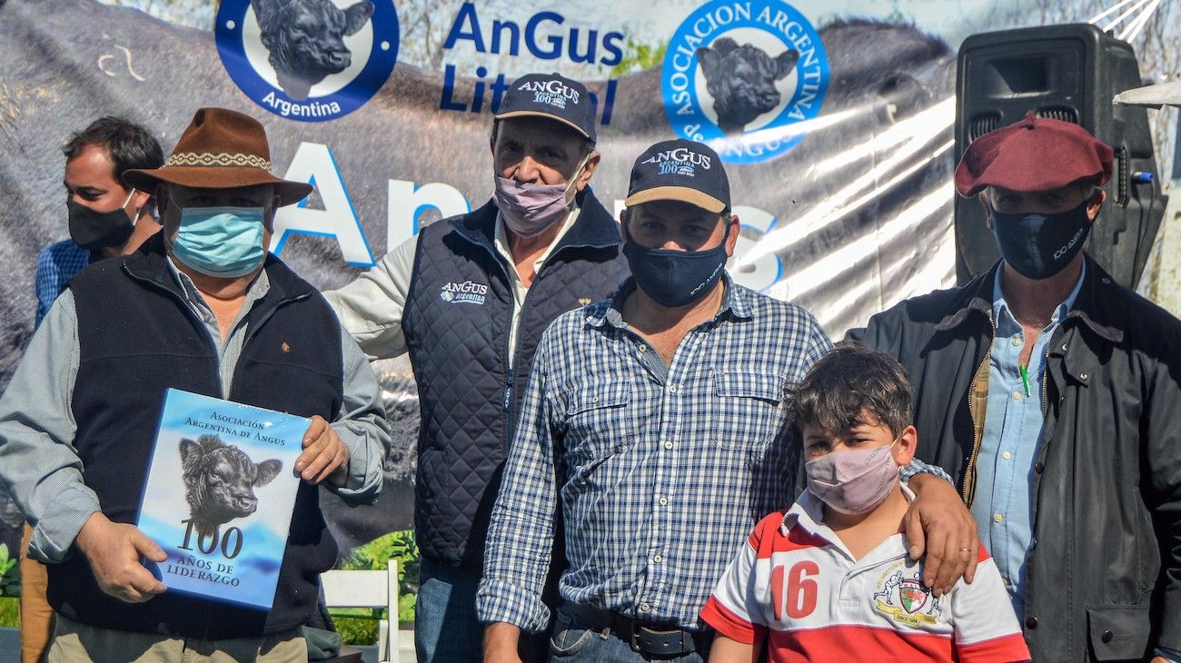 La Asociación Angus lanzó un libro sobre la historia de la ganadería argentina