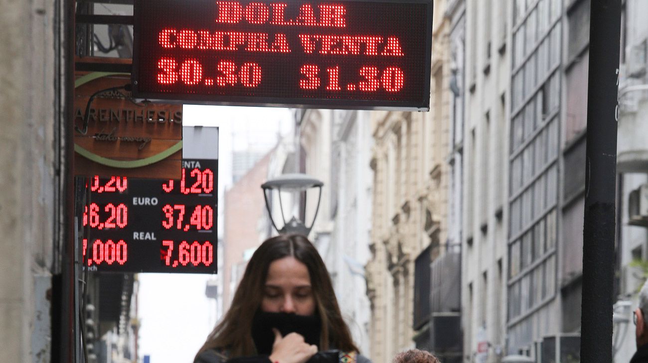 El dólar se disparó 48 centavos y cerró en $31,46