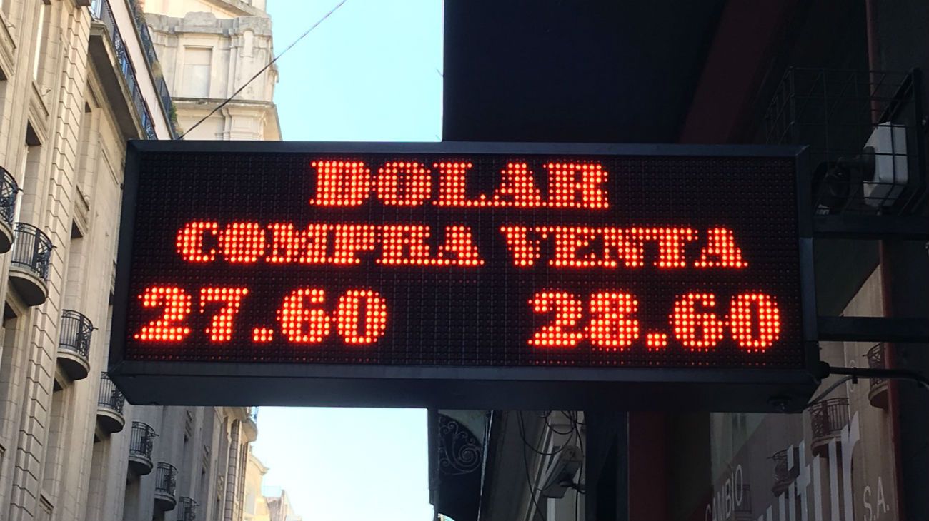 Nada lo frena: se fue Sturzenegger, pero el dólar siguió subiendo