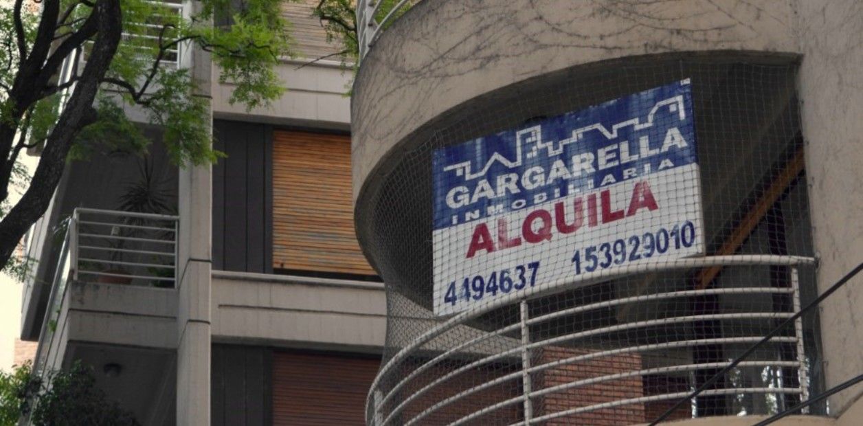 Cuánto cuesta alquilar un departamento de dos ambientes en CABA