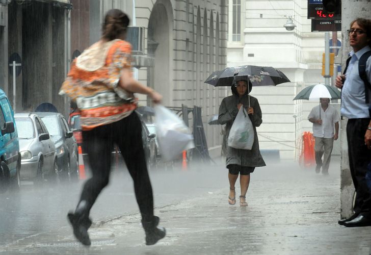 Qué es una "vaguada", el fenómeno climático que genera lluvias constantes