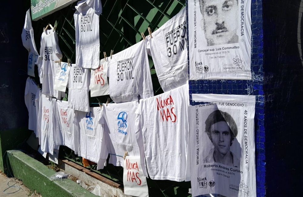 Gritos, pintadas y carteles: una protesta contra Victoria Villarruel demoró su entrada a votar