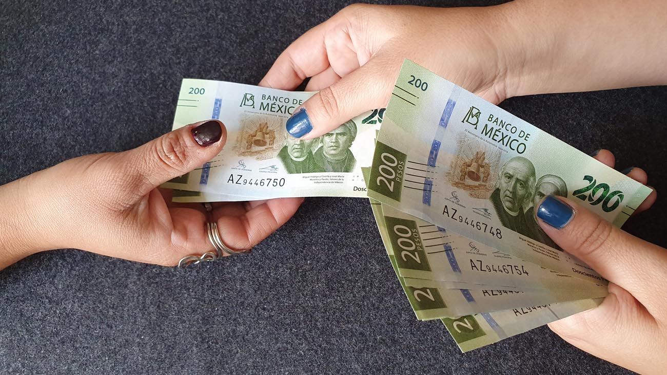 El peso mexicano mantiene la racha frente al dólar tras la caída de la inflación