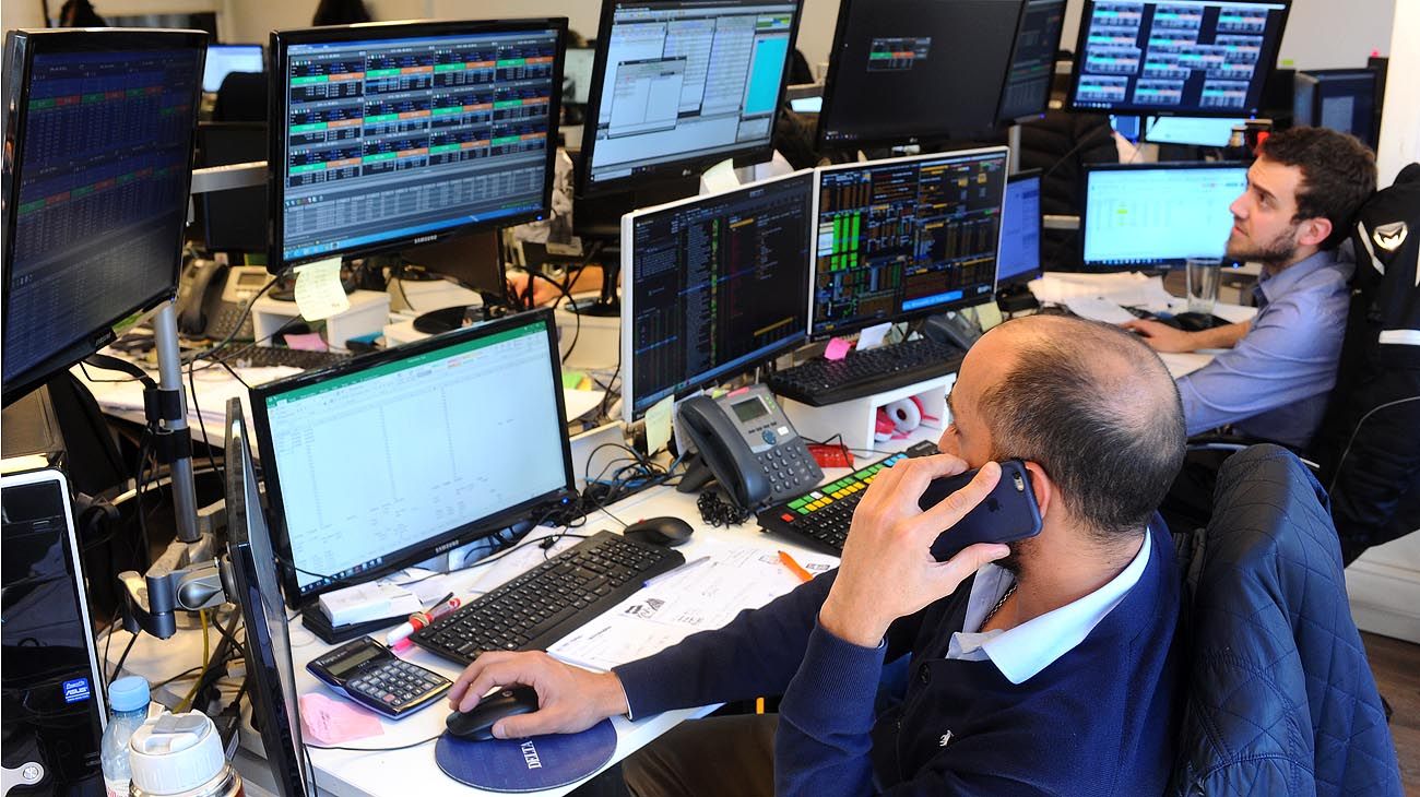 Una ola de fondos de inversión llega al país para medir el ‘riesgo Alberto’