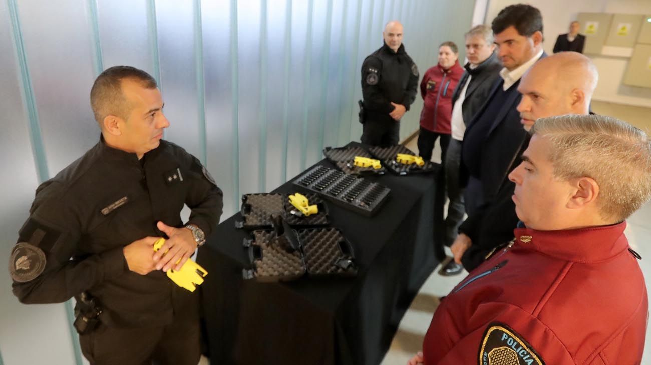La Policía de la Ciudad de Buenos Aires comenzó a usar las pistolas taser: cómo es la estrategia para implementarlas