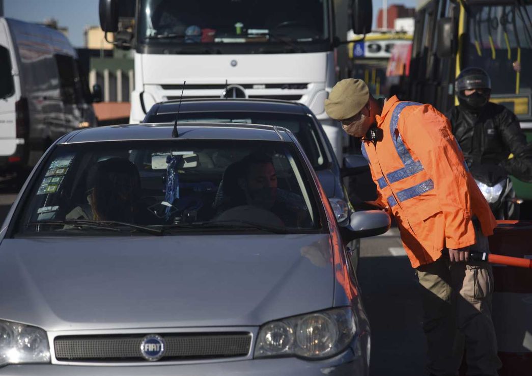 Lentos controles policiales provocaron embotellamientos en accesos a CABA