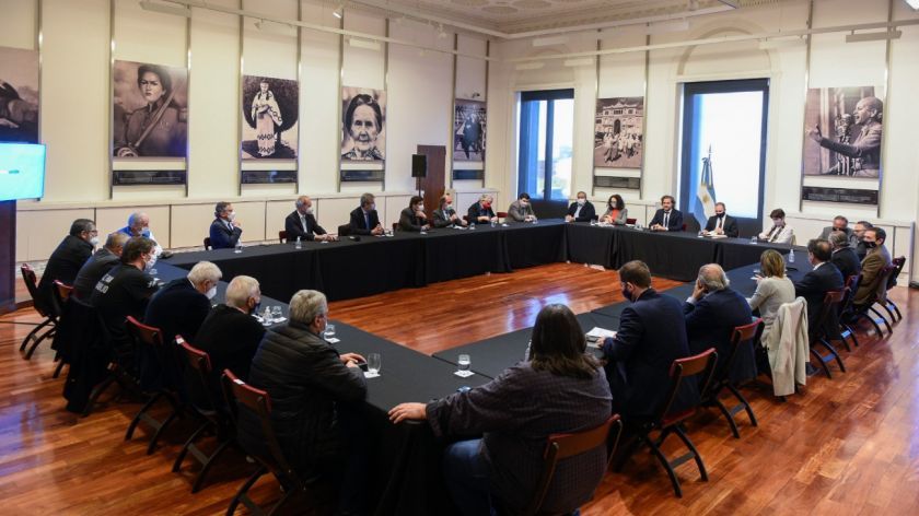 El Gobierno anunciará un bono de $5.000 con alcance a 50.000 trabajadores comunitarios