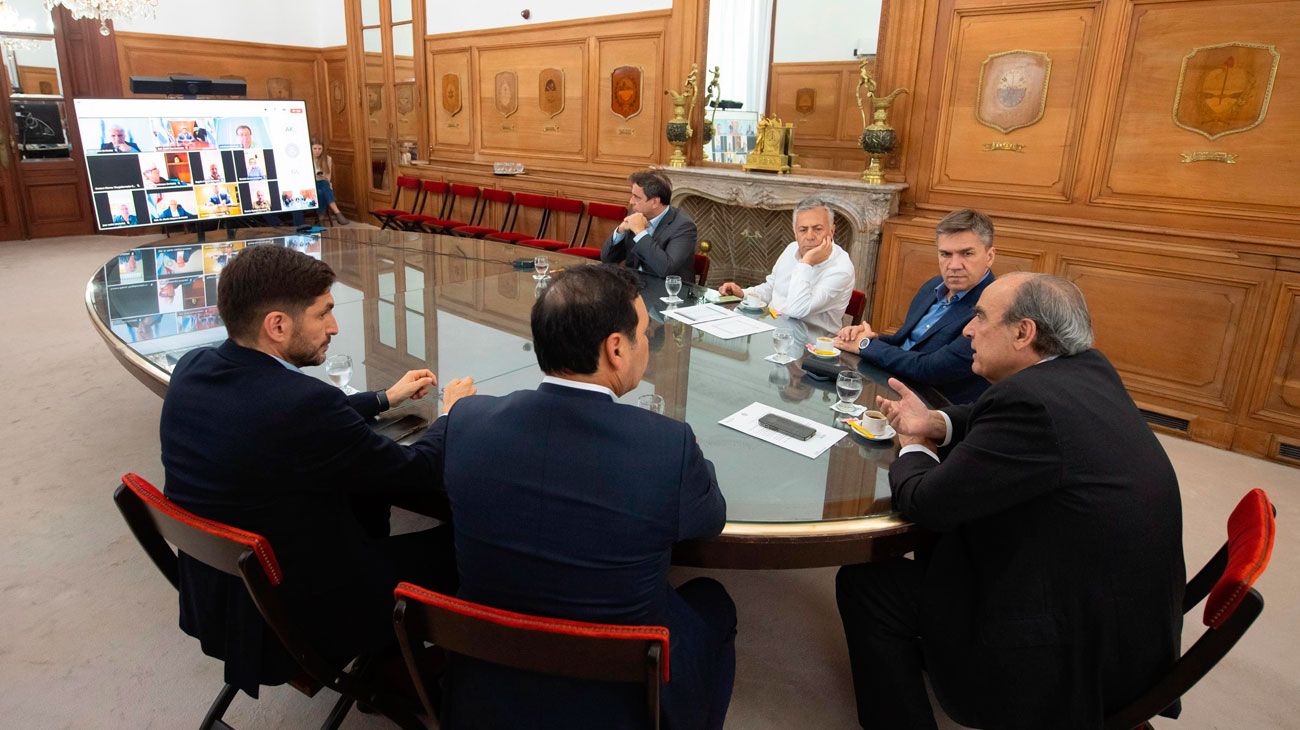 Francos reunió a los gobernadores para discutir el reparto de fondos
