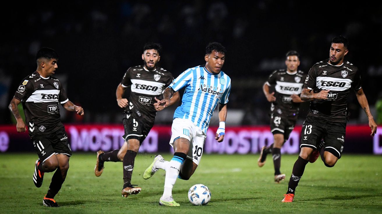 Racing apenas pudo empatarle a Platense en un partido para el olvido