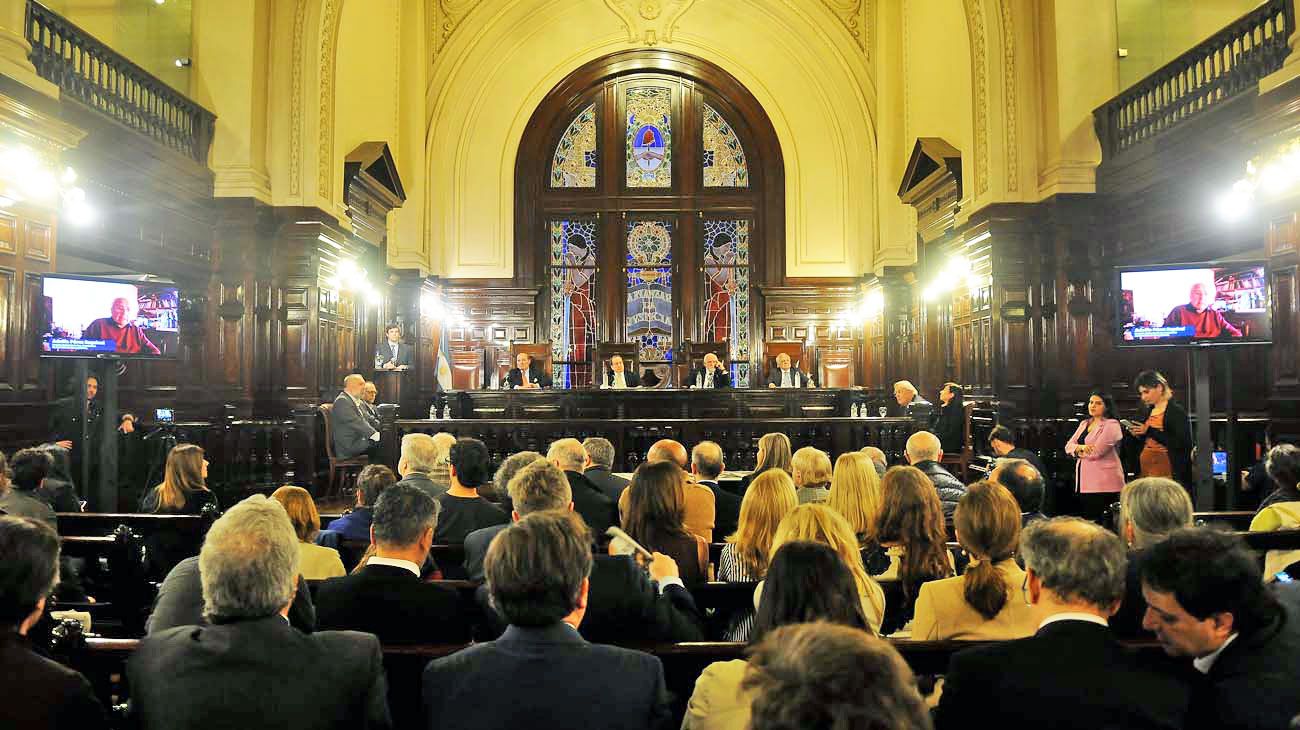 Una sala pequeña y muy grande a la vez