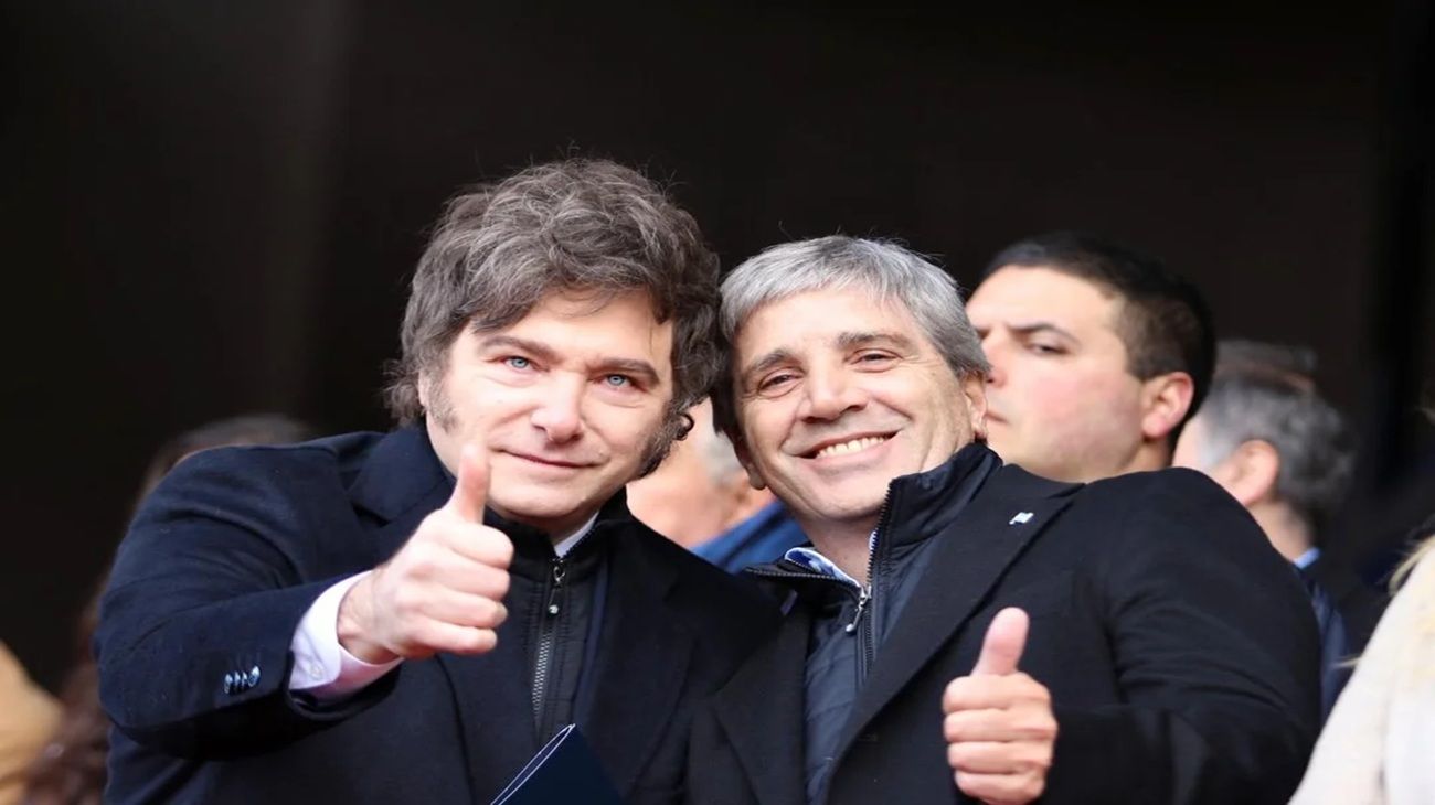 Fitch mejora calificación de Argentina tras reforma económica de Milei