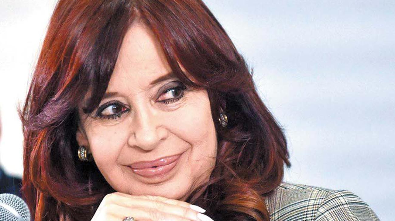 CFK se posiciona frente a Milei y esquiva internas
