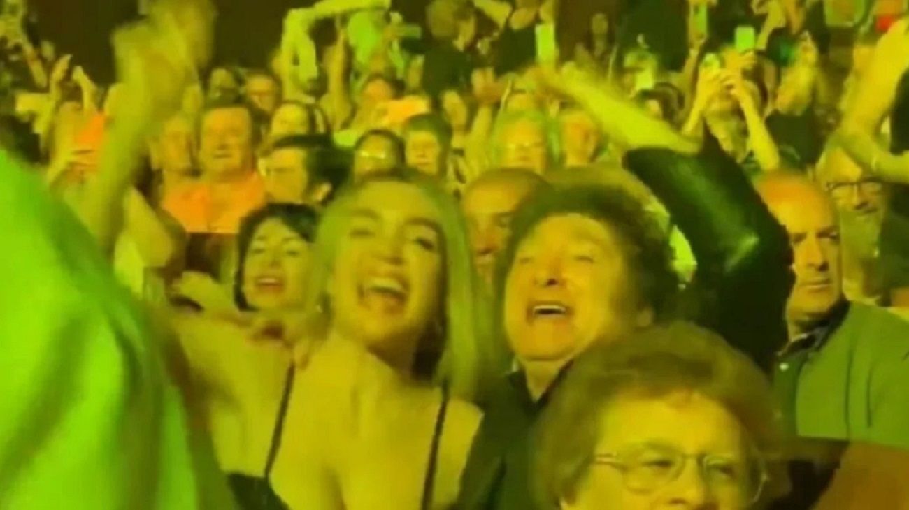 Javier Milei y Fátima Florez cantaron eufóricos al ritmo de Sandro en el Gran Rex