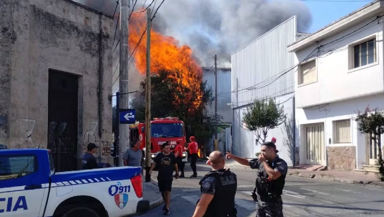 Se incendió una pensión en Córdoba: hay 2 muertos y 5 heridos