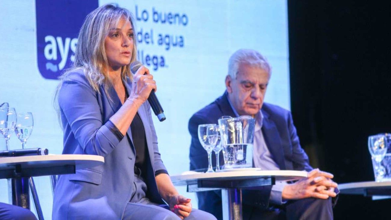Malena Galmarini desmintió su renuncia en AySA tras la derrota de Sergio Massa: "Tengo la camiseta bien puesta"