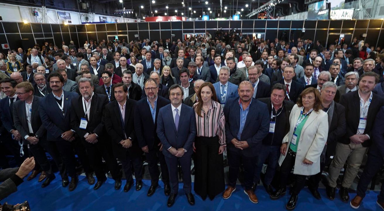Ante industriales, Vidal pidió consenso y responsabilidad para salir de la crisis