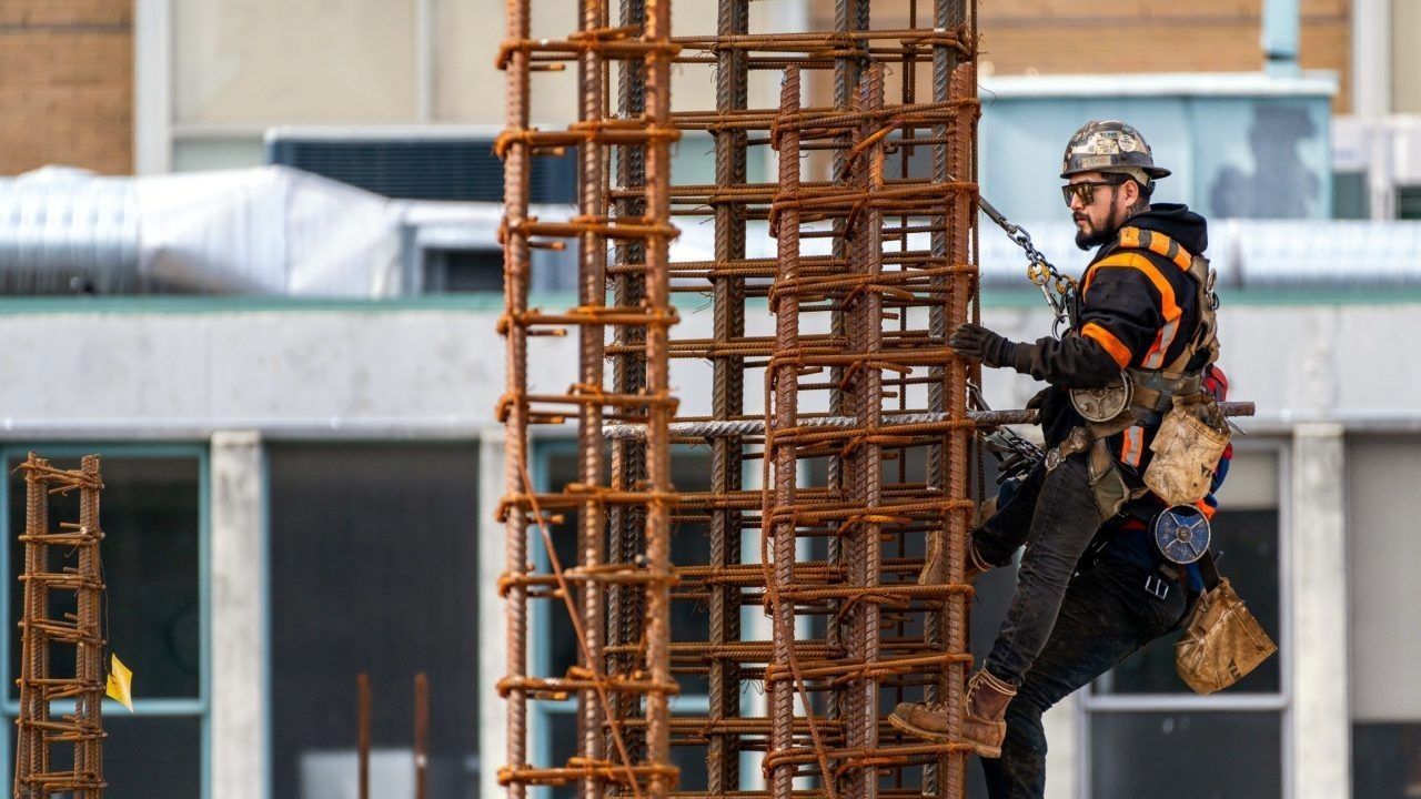 Cómo está la dinámica de la actividad industrial y la construcción
