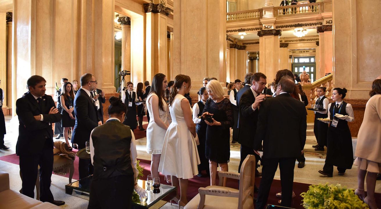 Así se preparó la gran cena de gala en el Teatro Colón