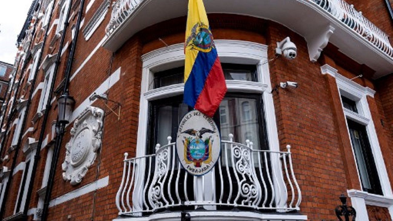 Ecuador denuncia que Julian Assange usaba la embajada en Londres como "centro de espionaje"