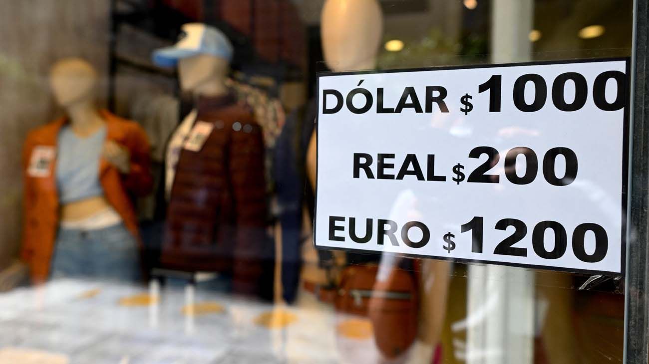 El dólar oficial comenzó la semana a la baja: ¿Hasta dónde llegará el precio de la divisa?