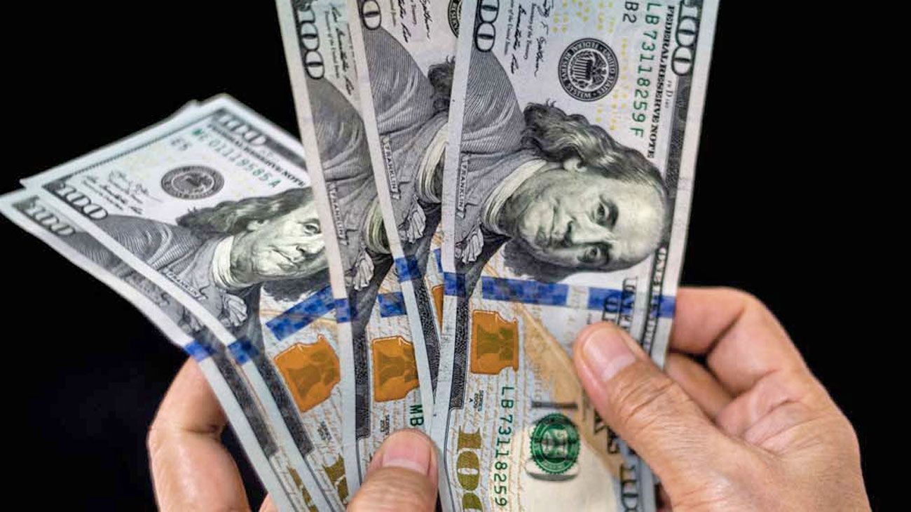 Dólar hoy: el blue saltó $12 y cerró a $750