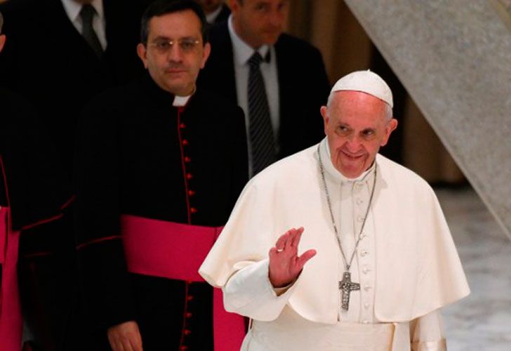 Estilo Cambiemos: Francisco realizó un "timbreo" en las afueras de Roma