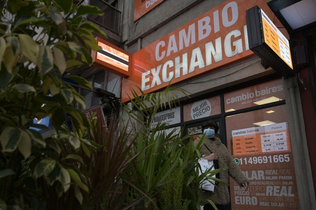 Unos 18 mil usuarios renunciaron a los subsidios de tarifas para seguir comprando "dólar ahorro"