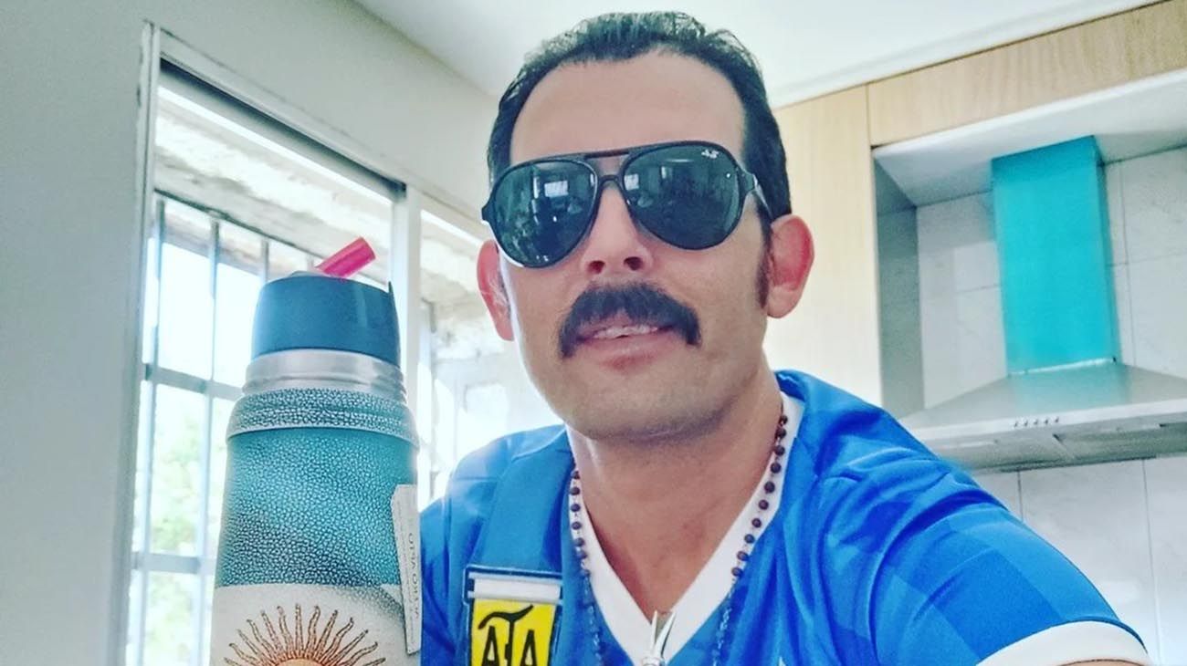 Furor por el Freddie Mercury argentino que sorteó su auto para viajar a Qatar