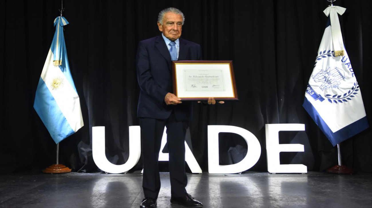 La UADE le entregó el título Doctor Honoris Causa a Eduardo Eurnekian