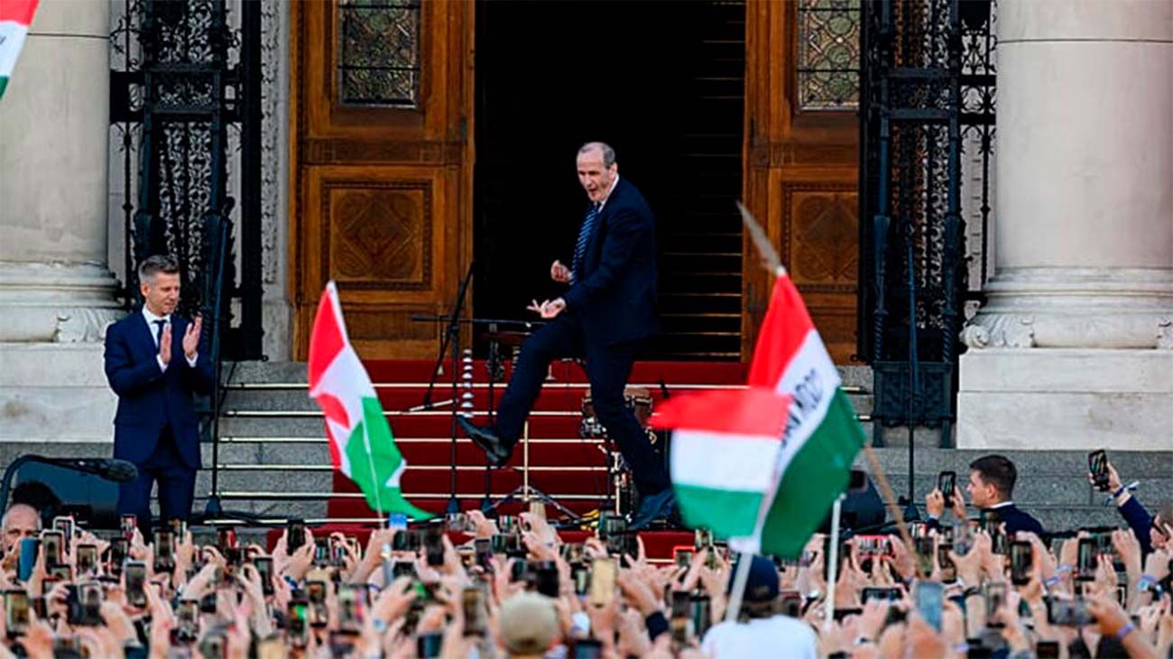El alocado baile del nuevo ministro de Salud de Hungría para festejar el triunfo sobre Orbán