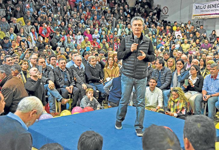 Los encuestadores ven un final abierto entre CFK y Bullrich