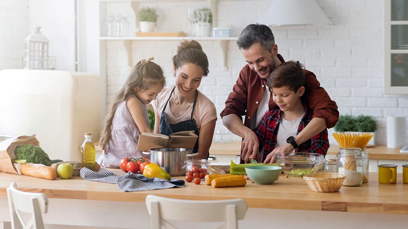 Conocé los beneficios que tiene cocinar en familia