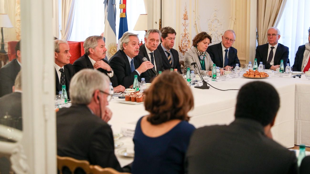 Alberto Fernández dijo en Francia que heredó una situación "peor que la post-convertibilidad"